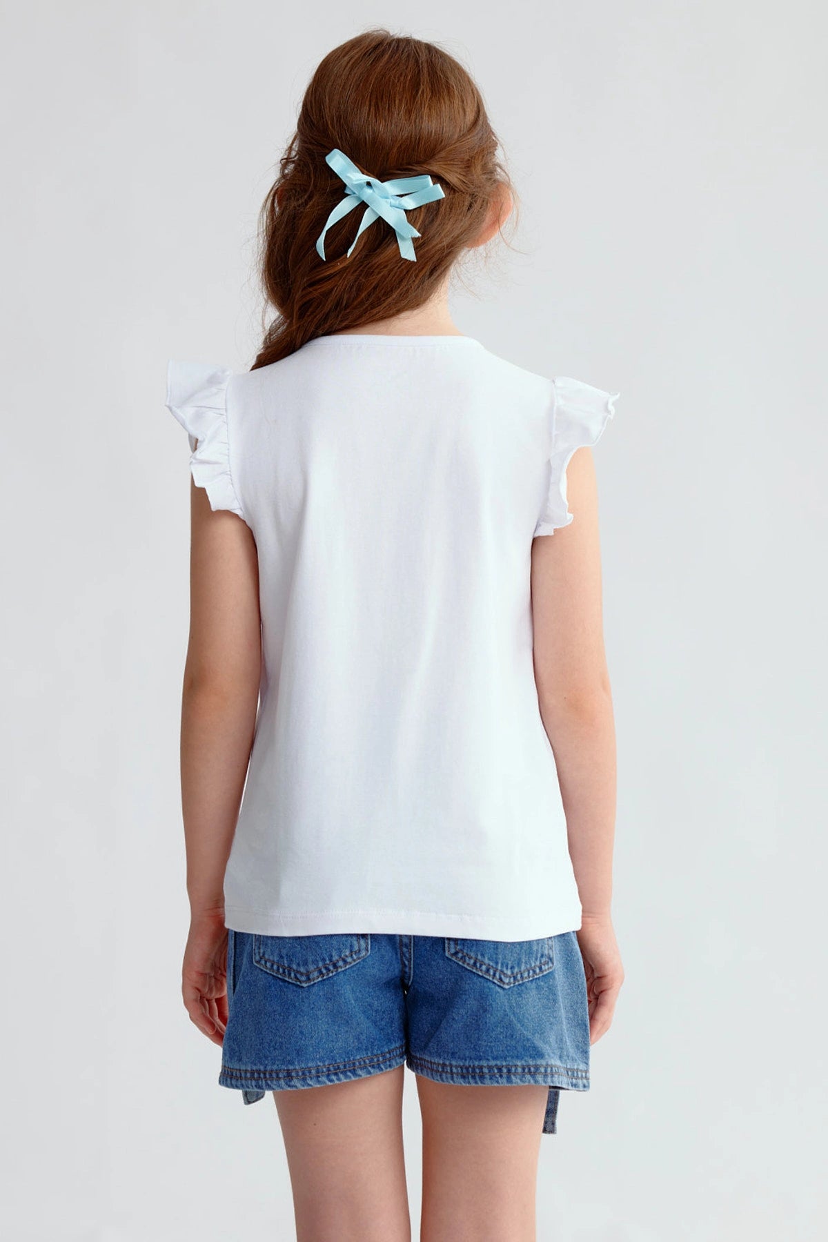 Polera blanca para niña con vuelos y estampado de helados y letras en el frente