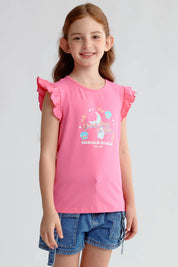 Polera niña fucsia con vuelos y diseño de conchas marinas en el frente