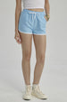 Short de baño celeste para niña con borde blanco y cintura ajustable lisa