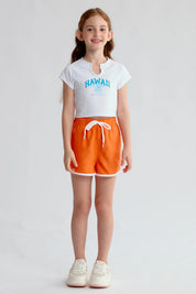 Short de baño liso naranjo con ribete blanco y cordón ajustable