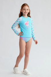 Traje de baño niña verde con polera UV y estampado de flamencos en fondo aqua