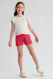 Short niña color fucsia con cintura elasticada y textura visible