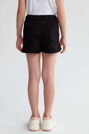 Short niña mini print negro con estampado Summer Vibes y cordón ajustable.