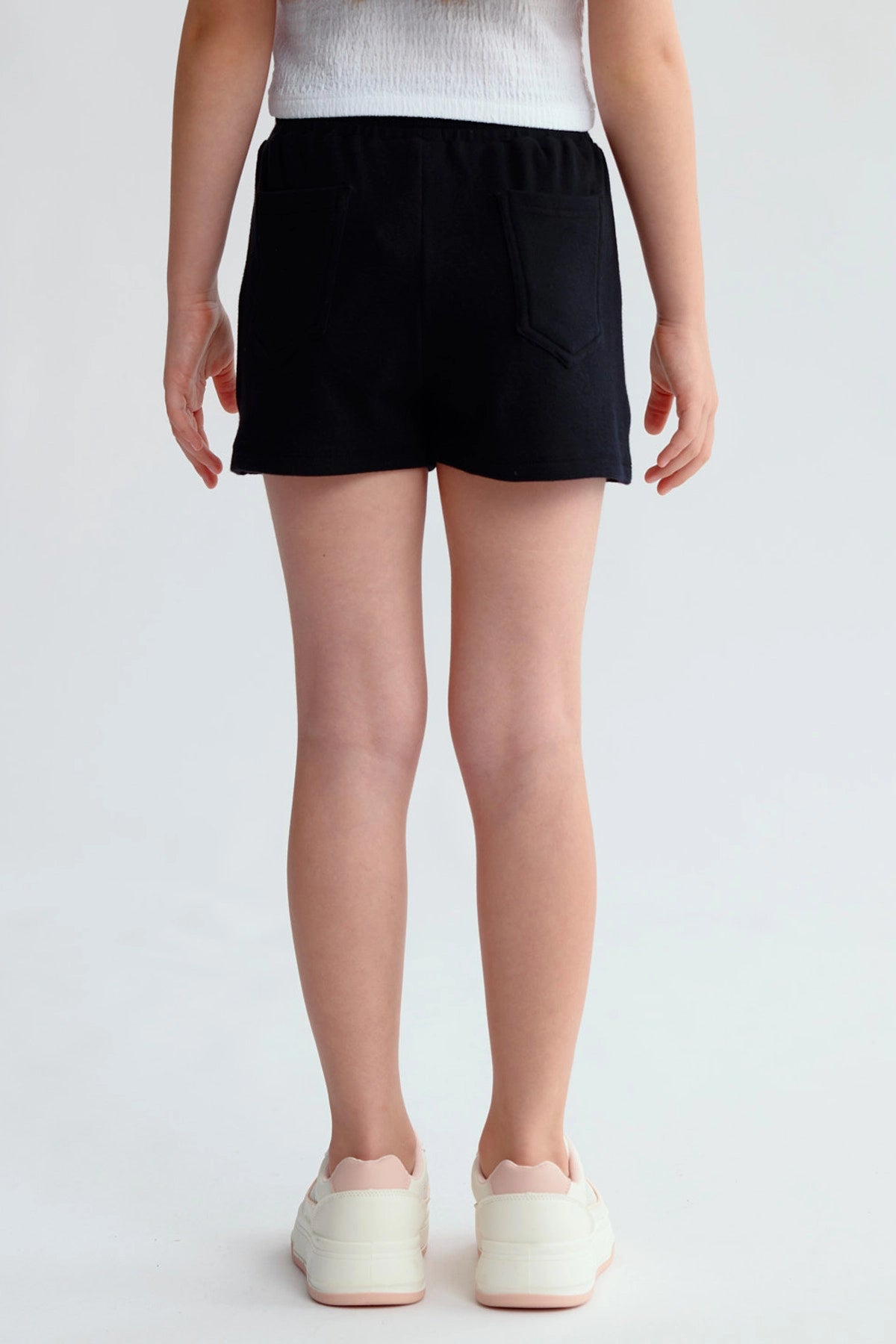 Short negro de niña con estampado Pink Cherry y ajuste elástico