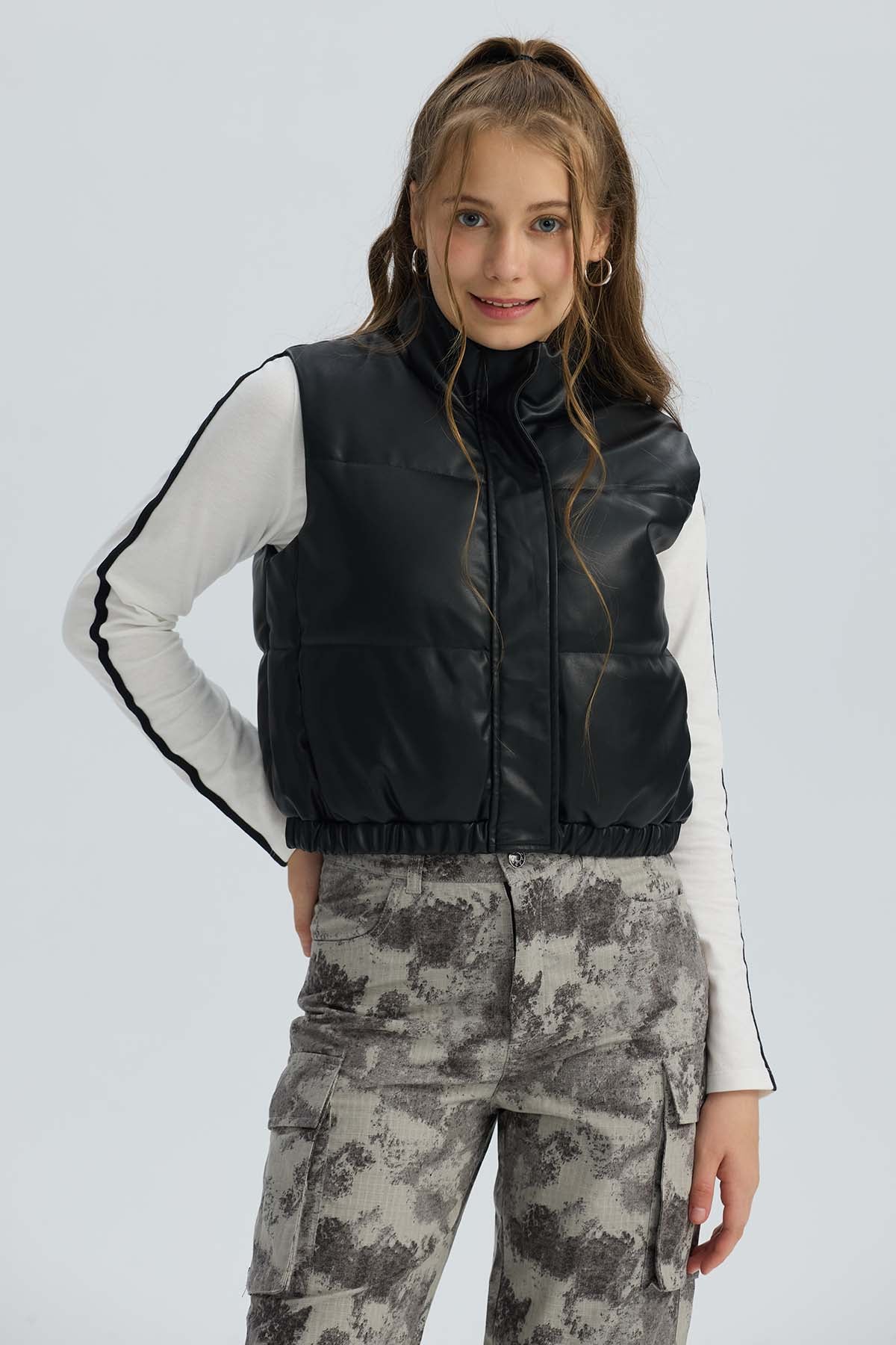 Parka Niña Efecto Cuero Negro