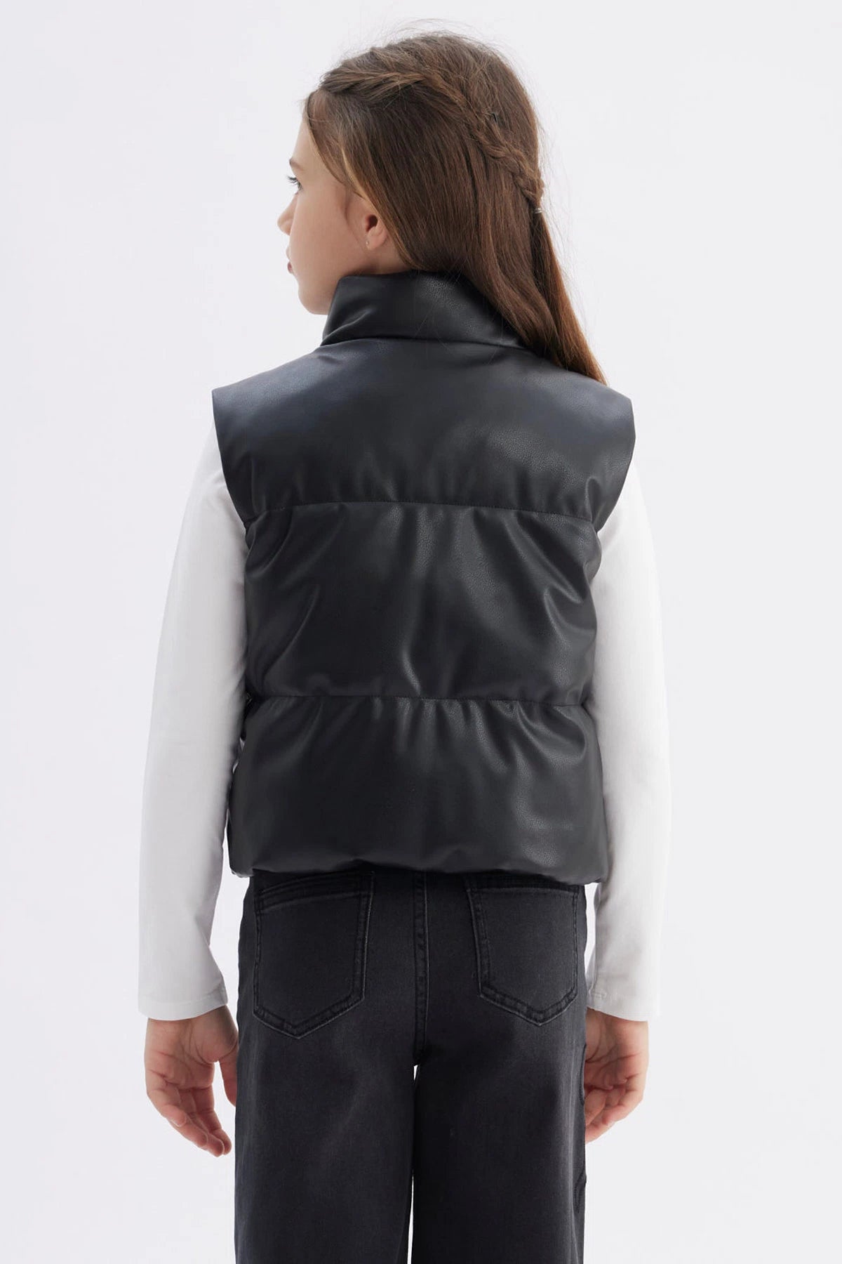 Chaleco sin mangas efecto cuero negro para niña diseño acolchado sin estampa con botones en la parte frontal