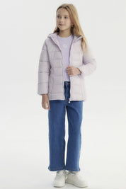 Parka lila para niña con diseño acolchado cierre frontal y capucha sin estampa visible lisa ideal para invierno
