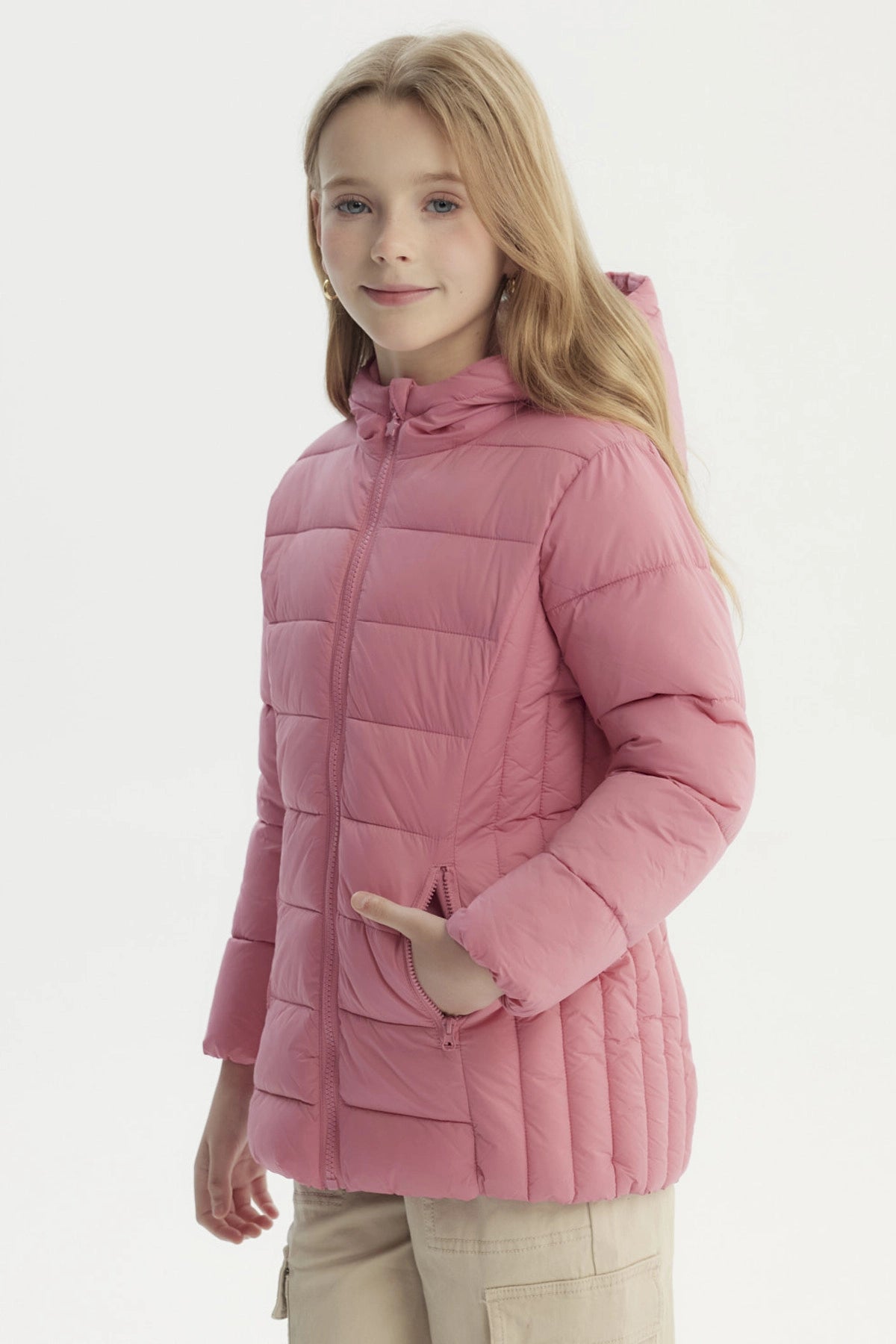 Parka rosa para niña con capucha cierre frontal y bolsillos laterales diseño acolchado sin estampa lisa