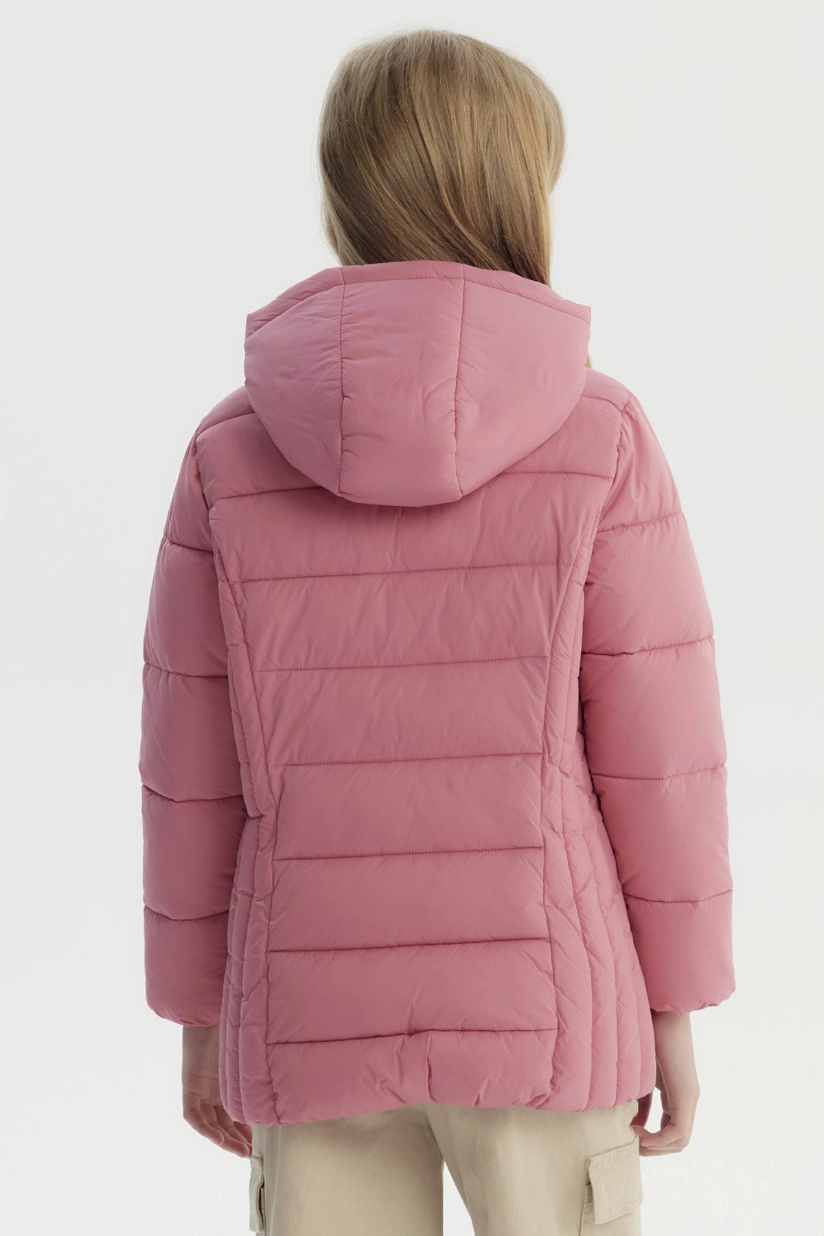 Parka rosa para niña con capucha cierre frontal y bolsillos laterales diseño acolchado sin estampa lisa
