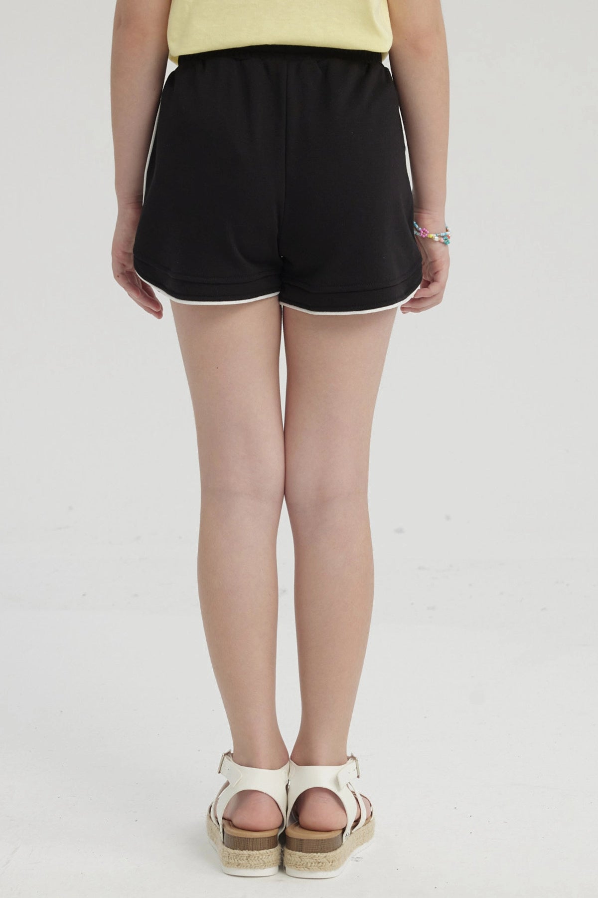 Short Niña Con Cordón Negro