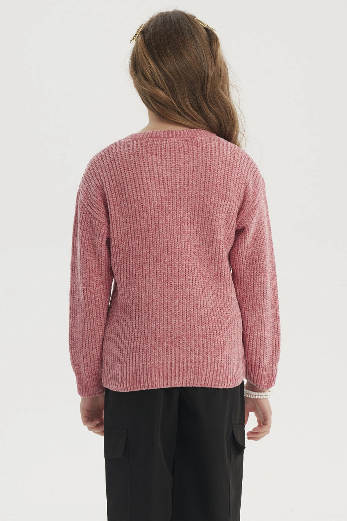 Sweater de niña rosado de chenille con textura suave sin estampado ideal para días fríos cómodo y acogedor