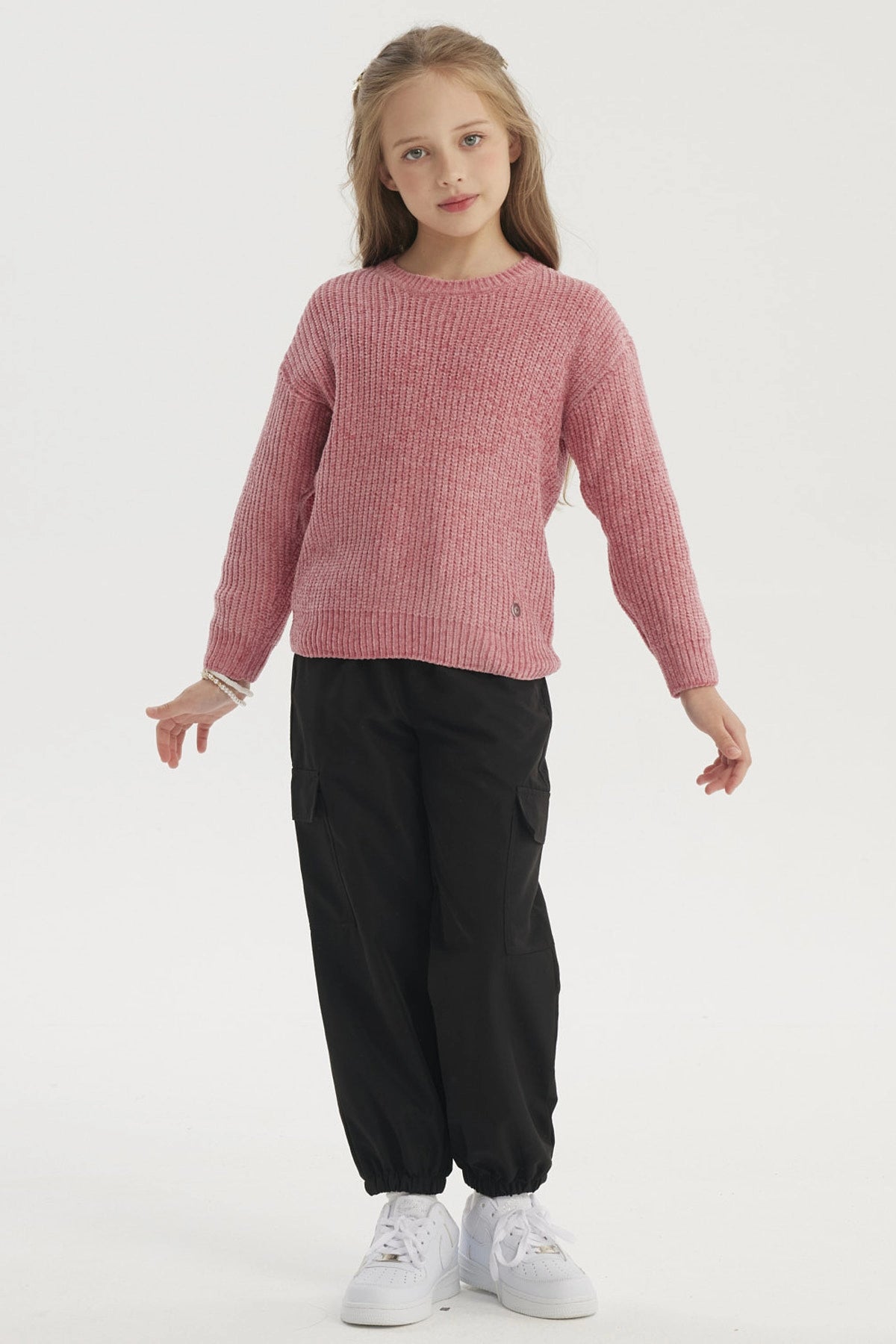 Sweater de niña rosado de chenille con textura suave sin estampado ideal para días fríos cómodo y acogedor