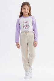 Pantalón buzo jogger beige niña con cintura elástica y bolsillos laterales lisa y cómoda ideal para el día a día