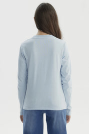 Polera celeste para niña con estampa blanca de texto Brooklyn NY Sport Girl en el pecho estilo casual y relajado