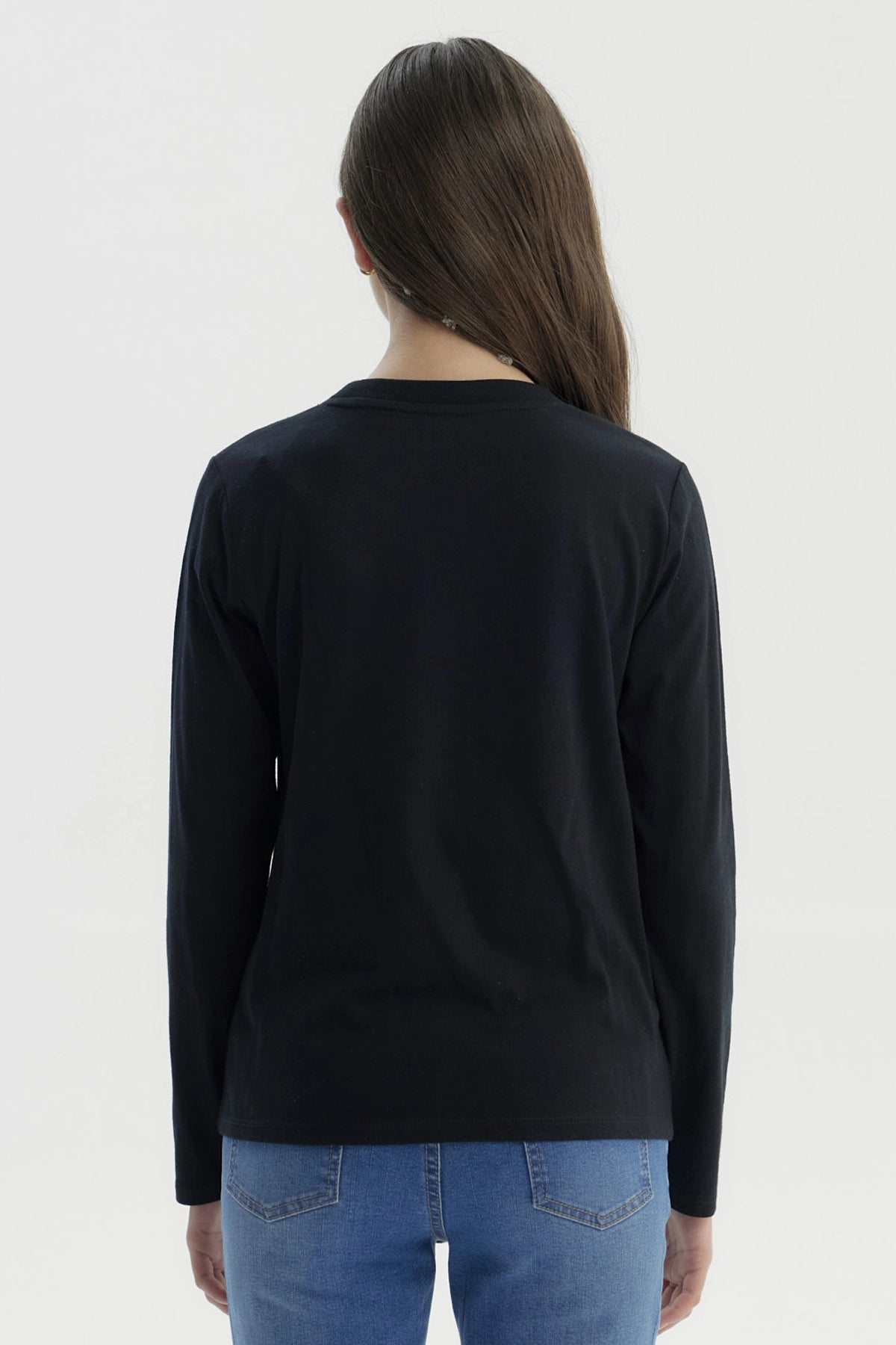 Polera negra niña con texto Created with a Purpose y mariposa grande al frente estilo casual algodón poliéster