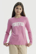 Polera rosada de manga larga con texto Happy Forever en el pecho estilo casual y juvenil