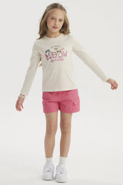 Polera beige para niña con estampado de gatos estilo caricatura al frente y texto Meow Cattitude en letras grandes