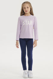 Polera niña lila manga larga con texto Brighter than a Star y estrellas plateadas al frente estilo casual moderno