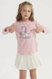 Polera rosa para niña con estampado de unicornio multicolor al frente y texto Dream Come True en estilo infantil