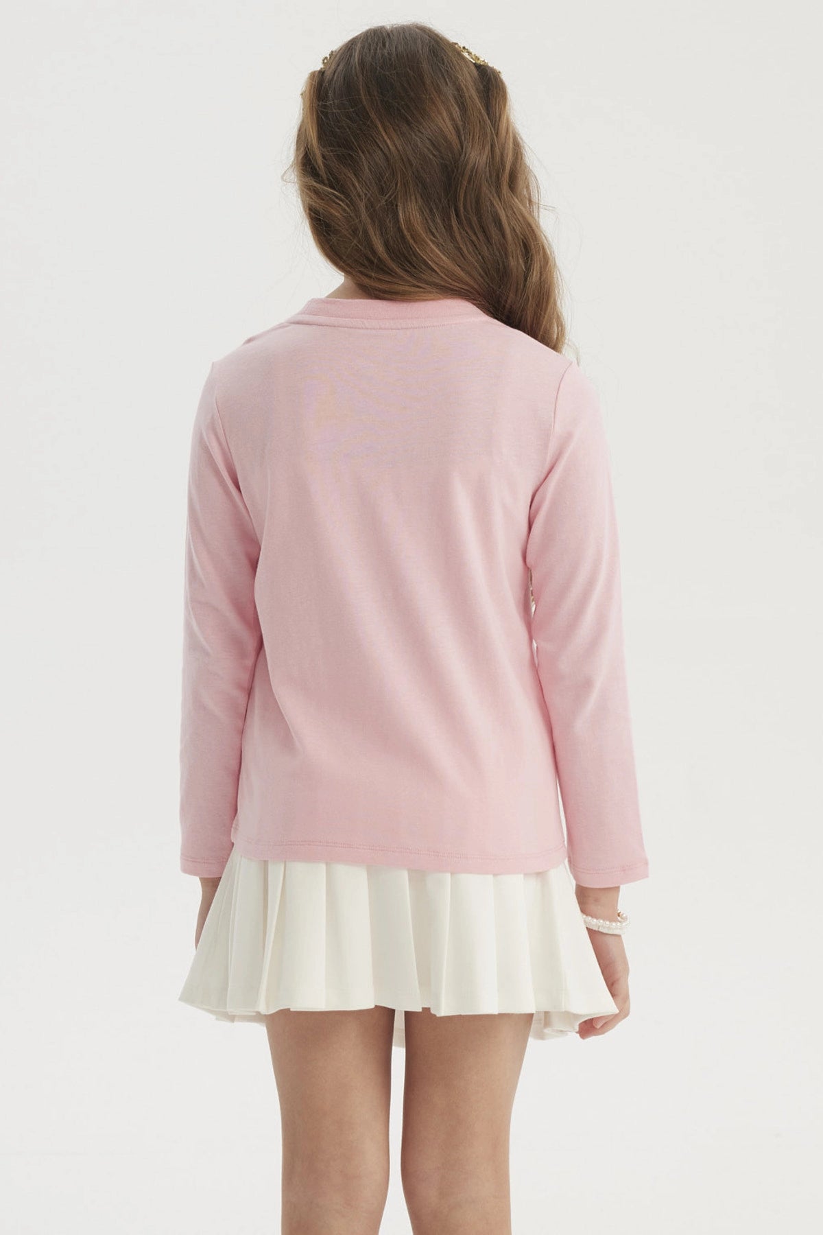 Polera rosa para niña con estampado de unicornio multicolor al frente y texto Dream Come True en estilo infantil
