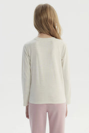 Polera beige para niña con diseño de perro salchicha y texto You are a cute baby en el centro estilo ilustración