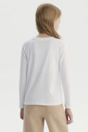 Polera blanca de manga larga para niña con estampado colorido de gatitos y texto en el pecho