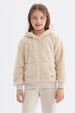 Polar niña beige con capucha y textura peluda cierre frontal y bolsillos delanteros diseño liso cómodo y abrigador