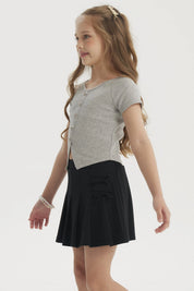 Polera niña gris melange con botones decorativos al frente diseño de lazo lisa