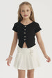 Polera negra para niña con botones de lazo pequeños en el frente estilo casual elegante sin estampa lisa