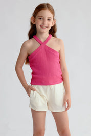 Peto niña color fucsia con textura y tirantes cruzados