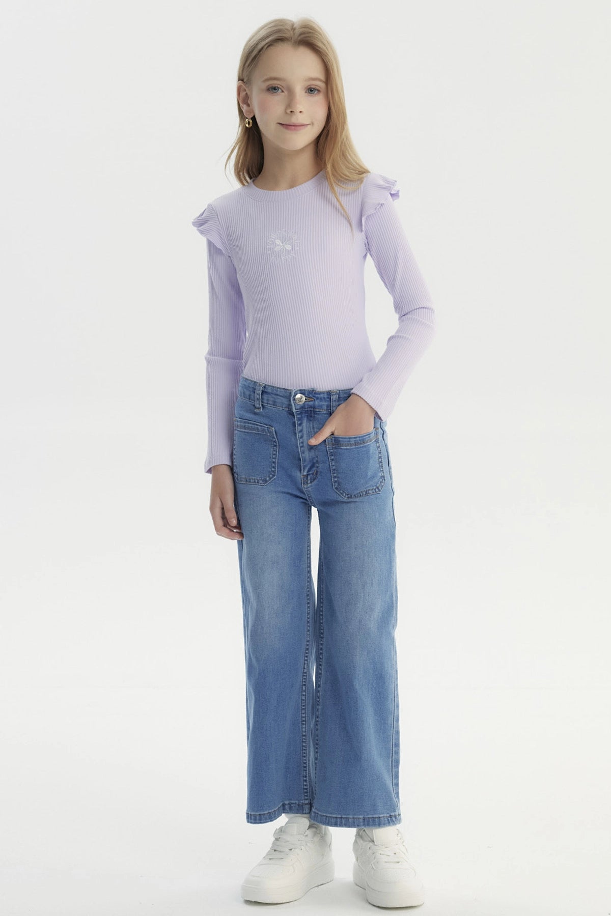 Jeans azul wide leg para niña con bolsillos grandes delanteros prenda lisa casual y moderna ideal para cualquier ocasión