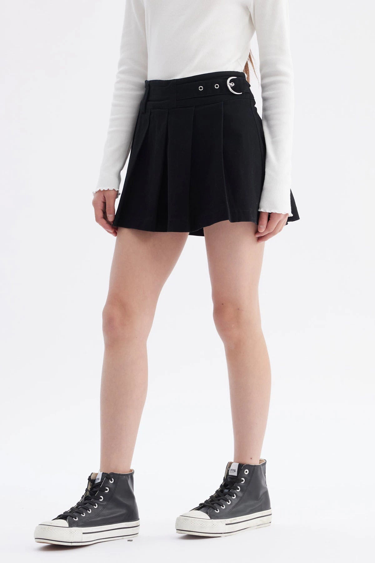 Falda negra para niña con slip integrado diseño plisado cinturilla ajustable sin estampa lisa ideal para el día a día