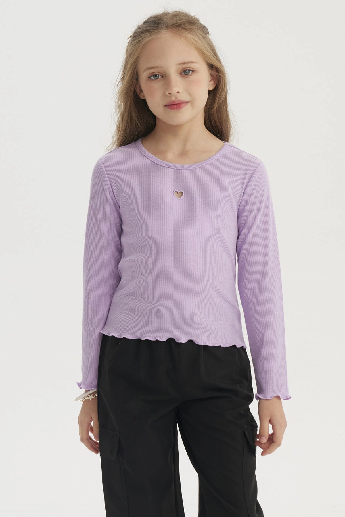 Polera slim morado para niña con corazón pequeño en el pecho sin estampa lisa manga larga estilo casual