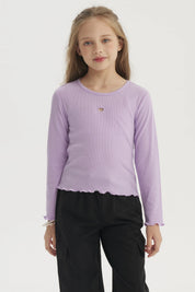 Polera slim morado para niña con corazón pequeño en el pecho sin estampa lisa manga larga estilo casual