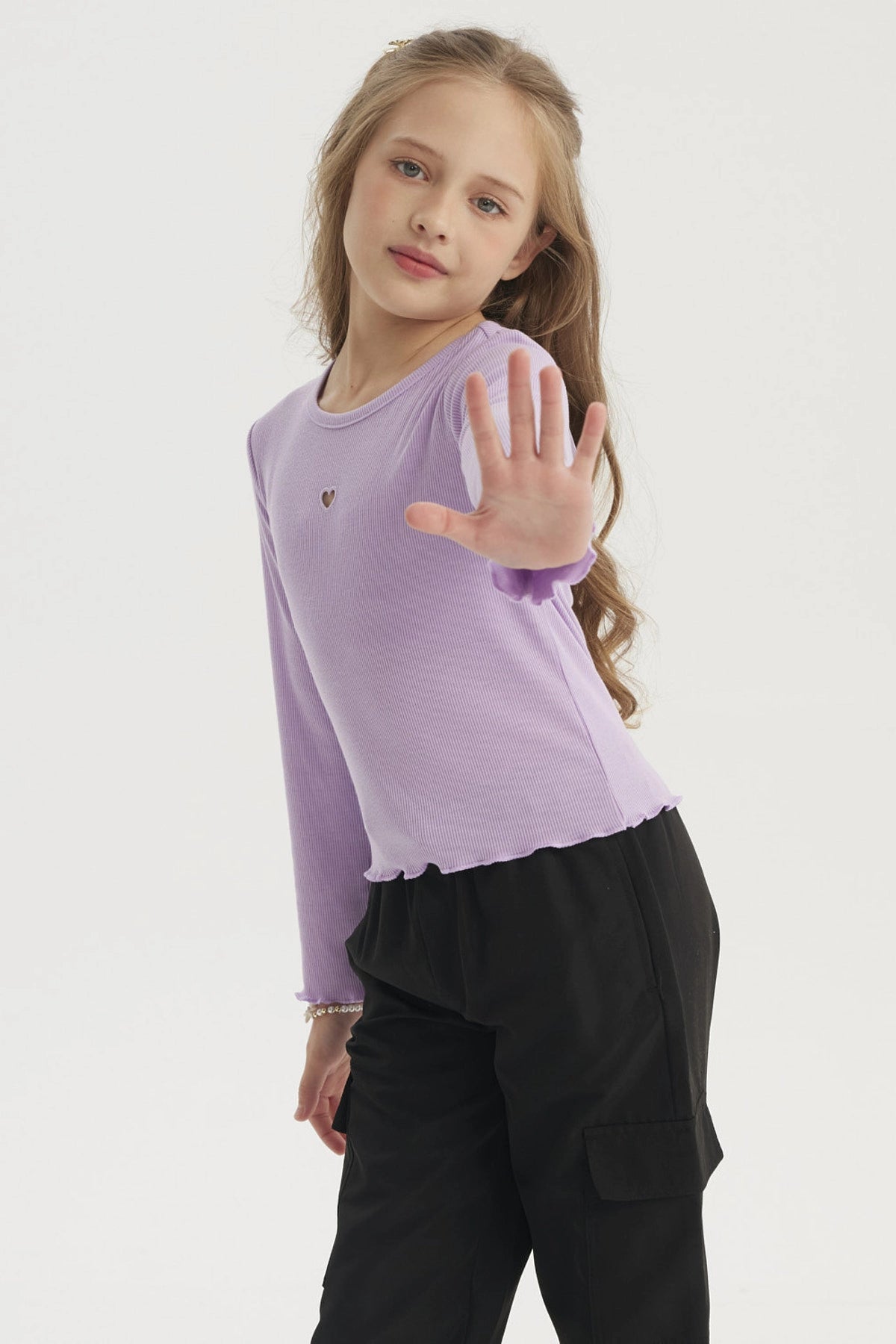 Polera slim morado para niña con corazón pequeño en el pecho sin estampa lisa manga larga estilo casual