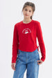 Polera roja para niña con diseño de cerezas y texto Cherry Pie Club en el pecho estilo casual y ajuste lateral