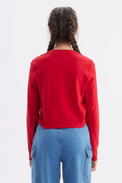 Polera roja para niña con diseño de cerezas y texto Cherry Pie Club en el pecho estilo casual y ajuste lateral