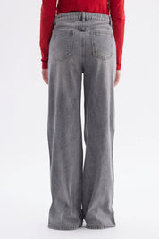 Jeans wide leg gris para niña con botones laterales y diseño liso