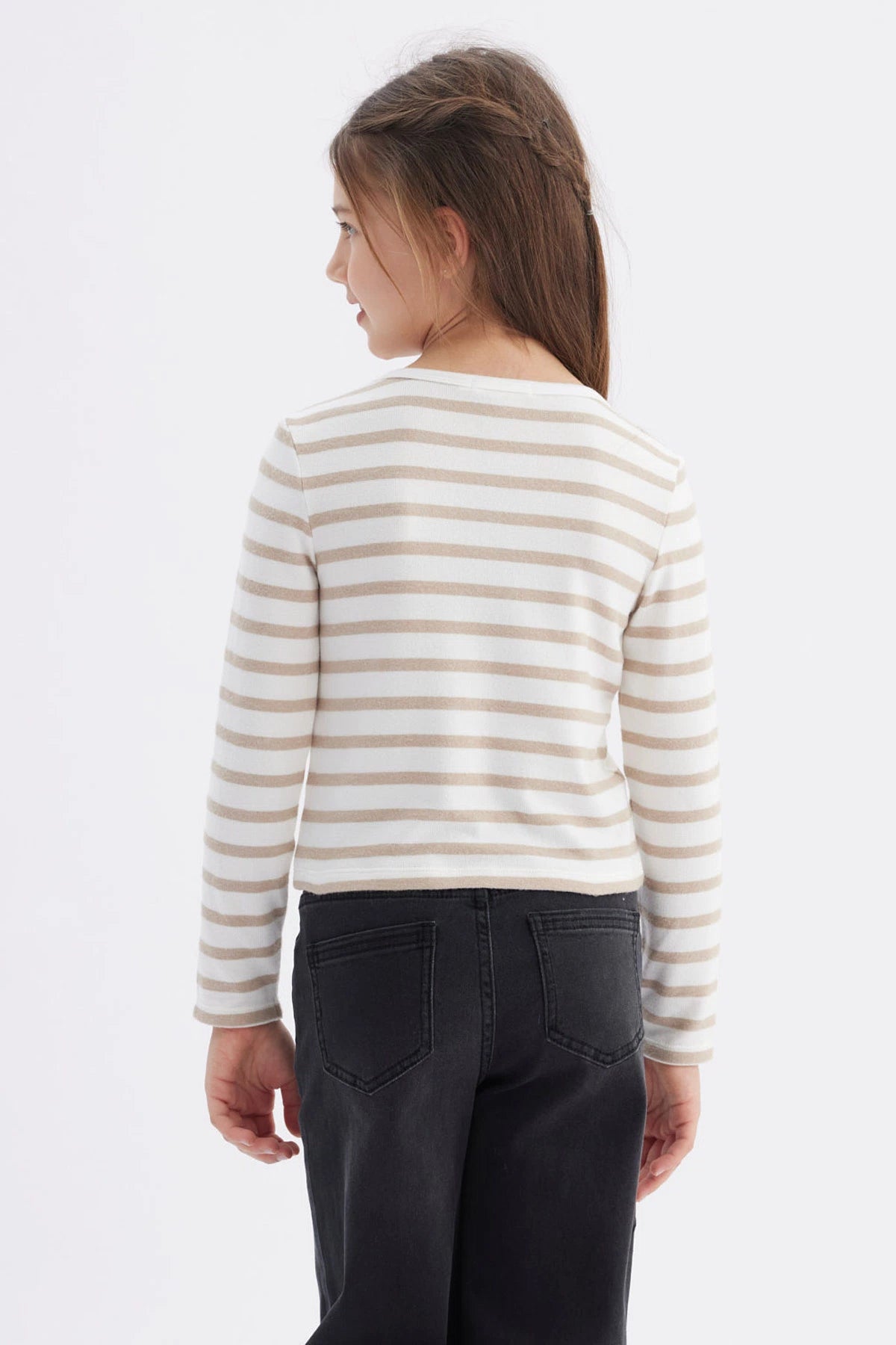 Polera de niña a rayas beige manga larga diseño liso sin estampa ideal para el día a día cómoda y versátil