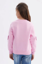Polerón rosa para niña con texto Los Angeles y corazones en el pecho estampa grande estilo moderno sin capucha