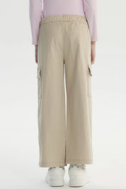 Pantalón beige para niña de calce recto con bolsillos grandes y lazo en la cintura sin estampa lisa
