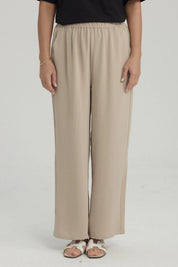 Pantalón mujer color arena con pinzas y ajuste elástico sin estampa diseño liso ideal para estilo relajado y cómodo