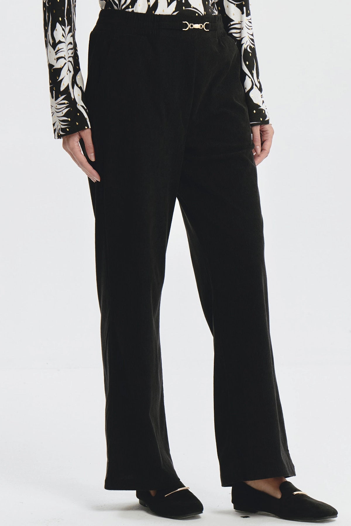 Pantalón Mujer Calce Recto Detalle Pretina Negro