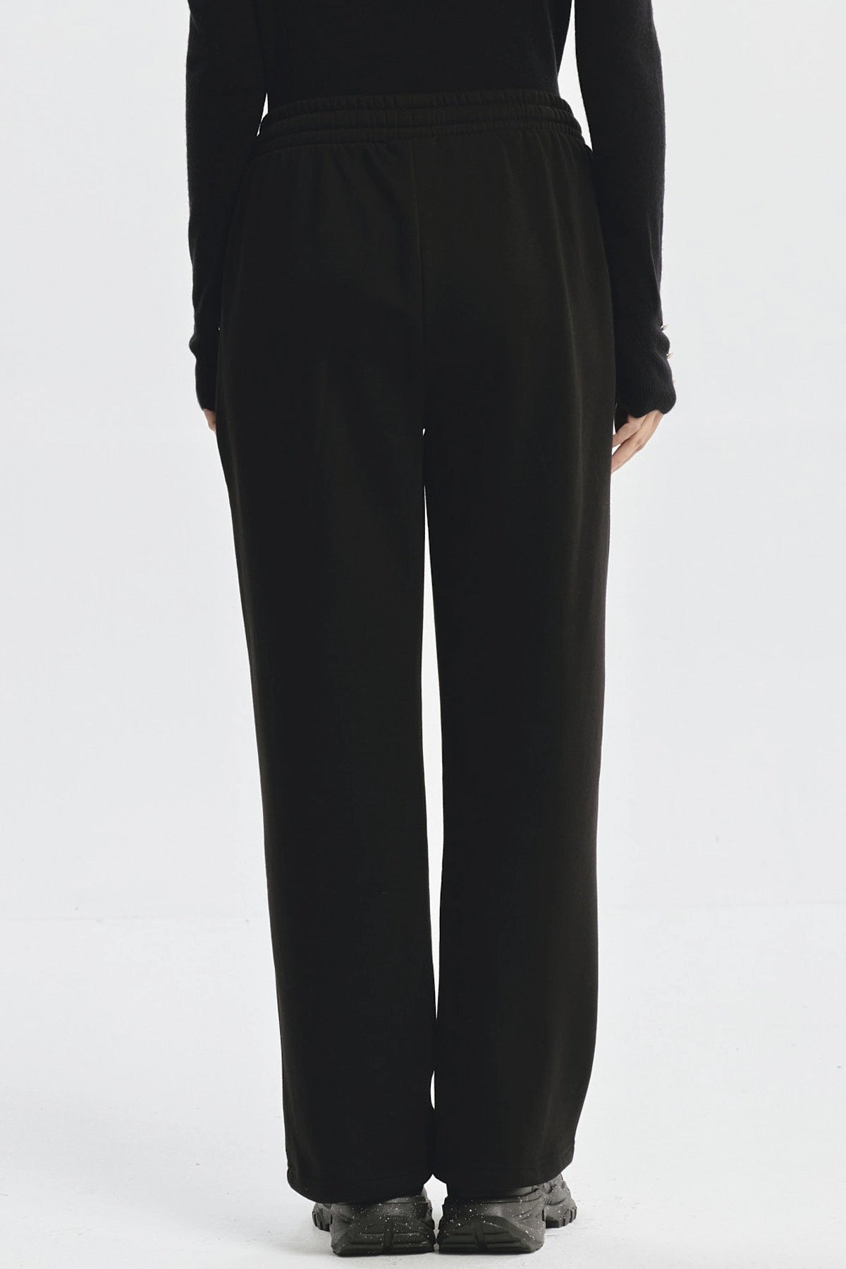 Pantalón Buzo Mujer Calce Recto Con Aplicación Negro