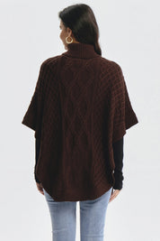 Sweater café oscuro de mujer con diseño trenzado en la parte frontal estilo casual sin estampa visible