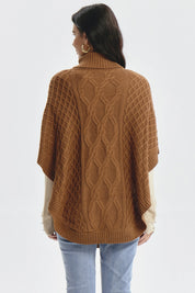 Sweater camel de mujer con diseño trenzado en patrón central y mangas cortas estilo poncho