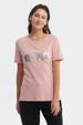 Polera mujer palo rosa con estampado frontal de hojas plateadas y texto Gladness is homemade estilo casual relajado
