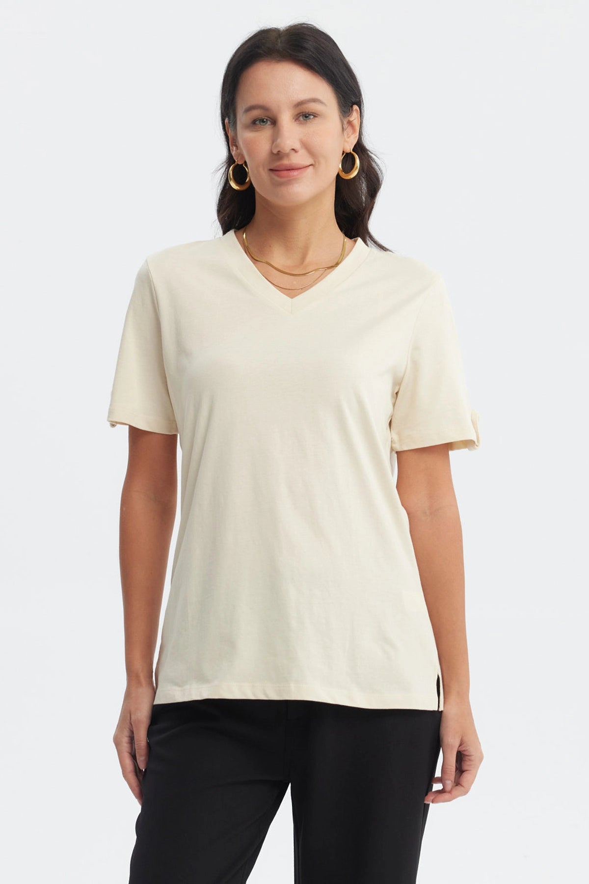 Polera casual beige claro para mujer de manga corta y cuello en V sin estampado
