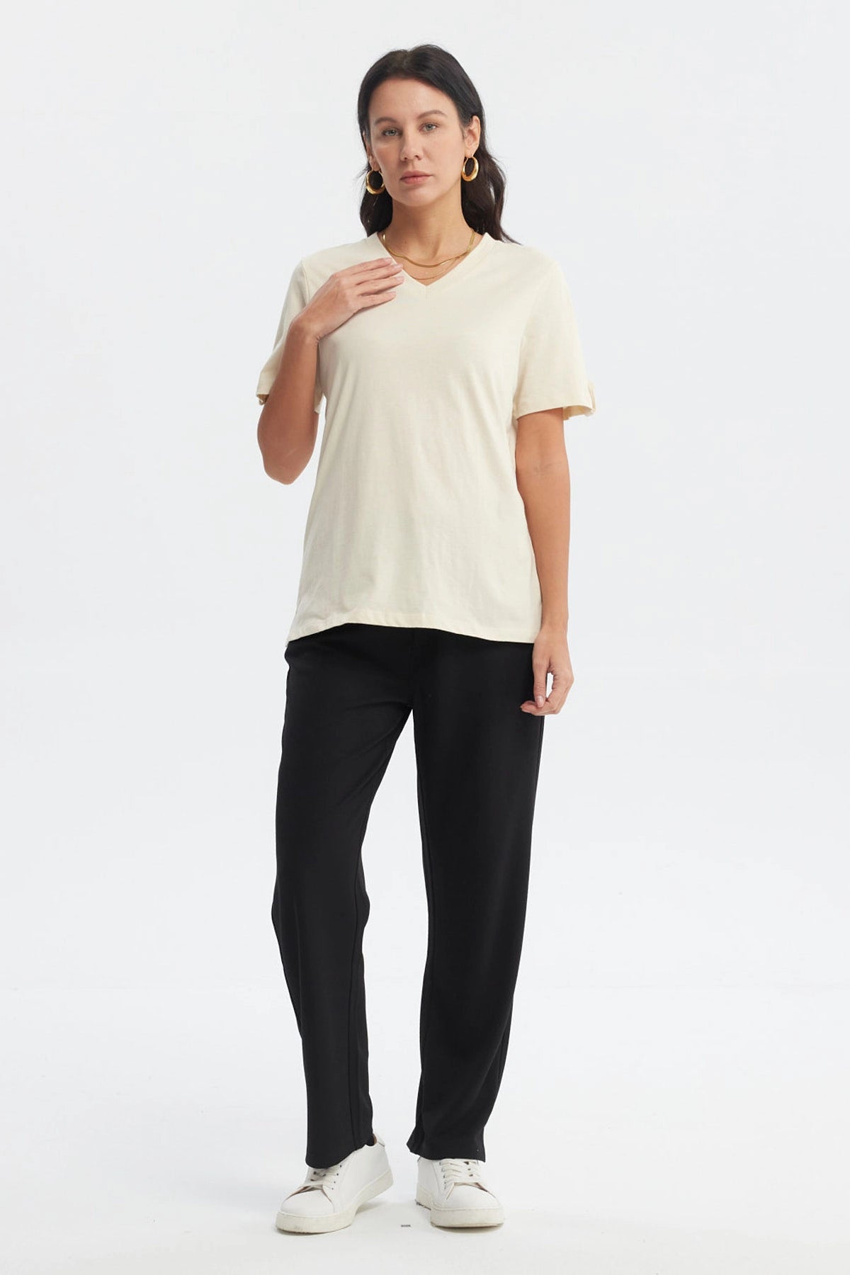 Polera casual beige claro para mujer de manga corta y cuello en V sin estampado