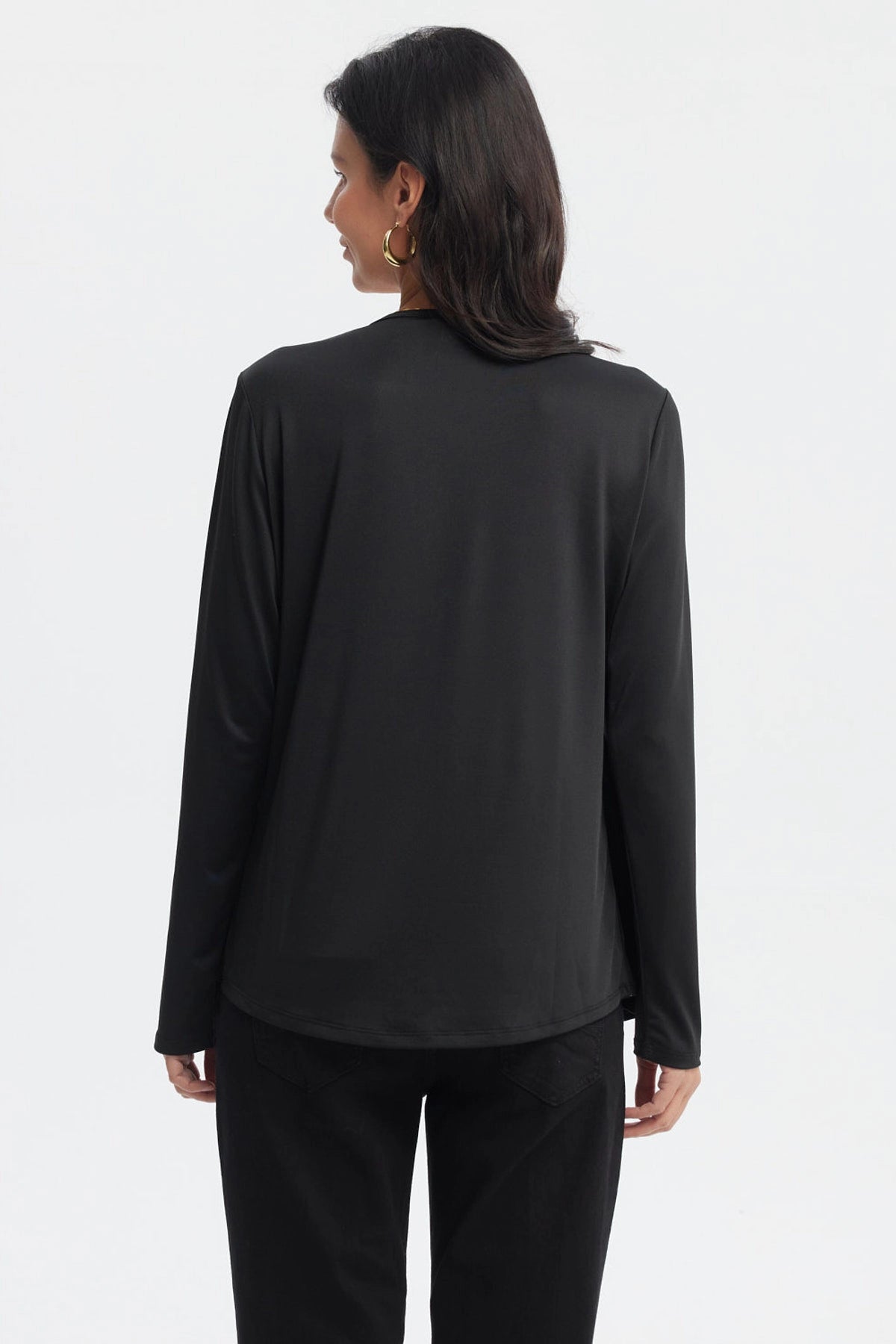 Polera mujer slim negro manga larga lisa ideal para un look elegante y cómodo en cualquier ocasión